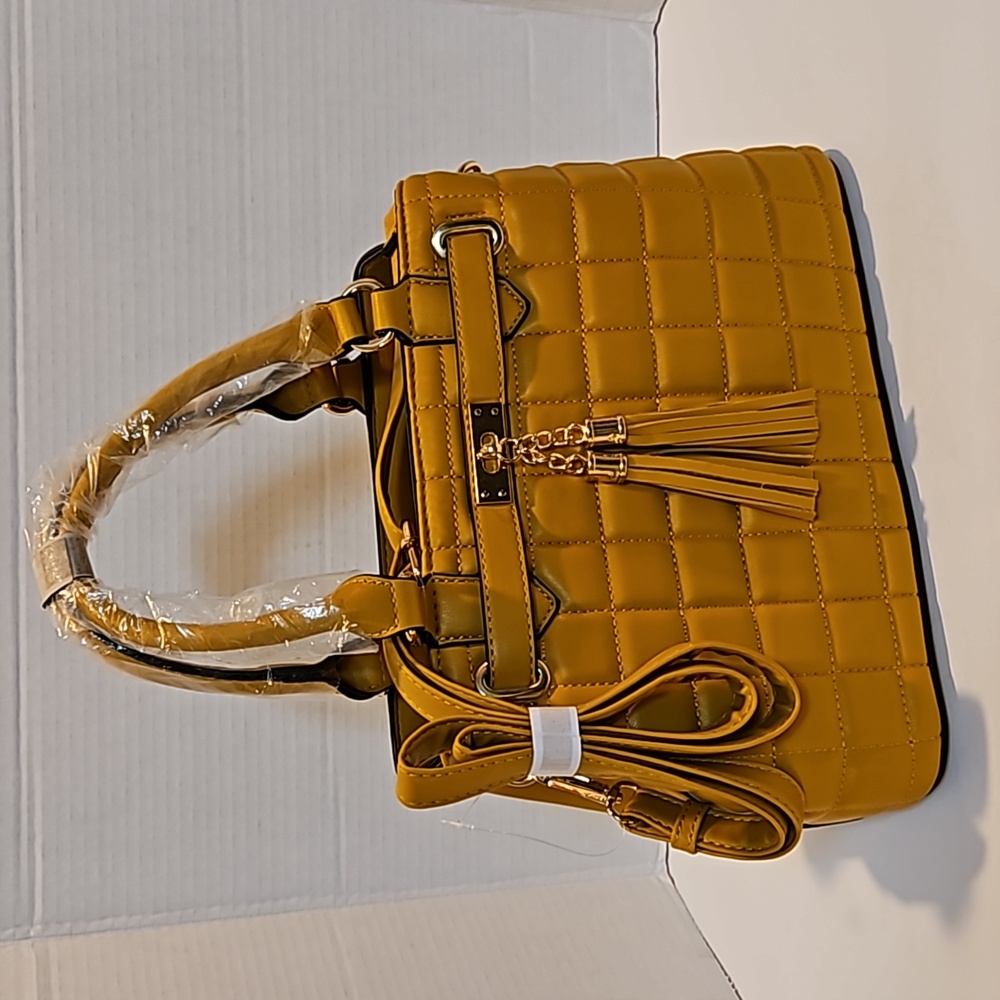 (NWT) BOUTIQUE BRAND HOBO PURSE